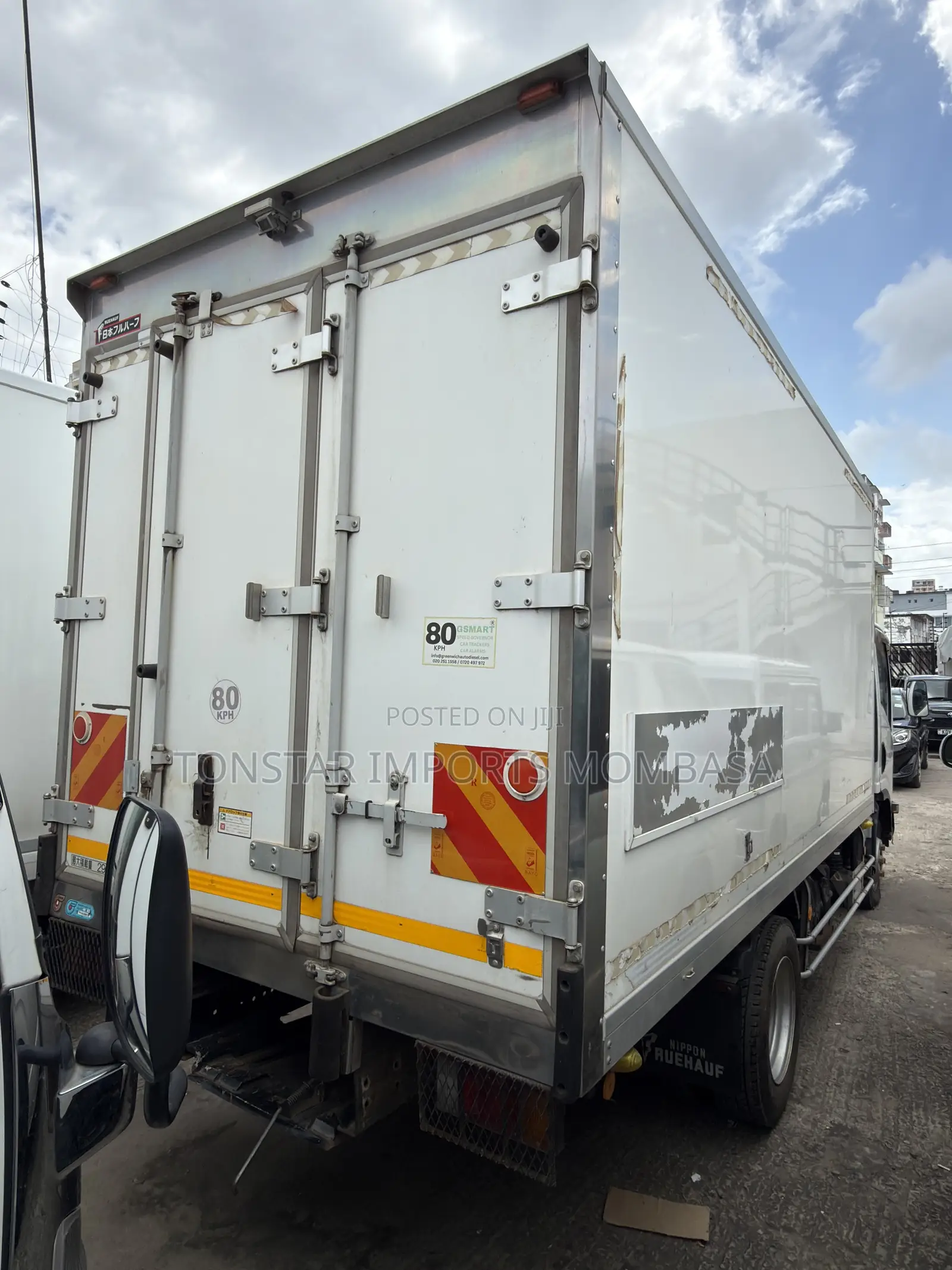 Isuzu Refrigerator Truck