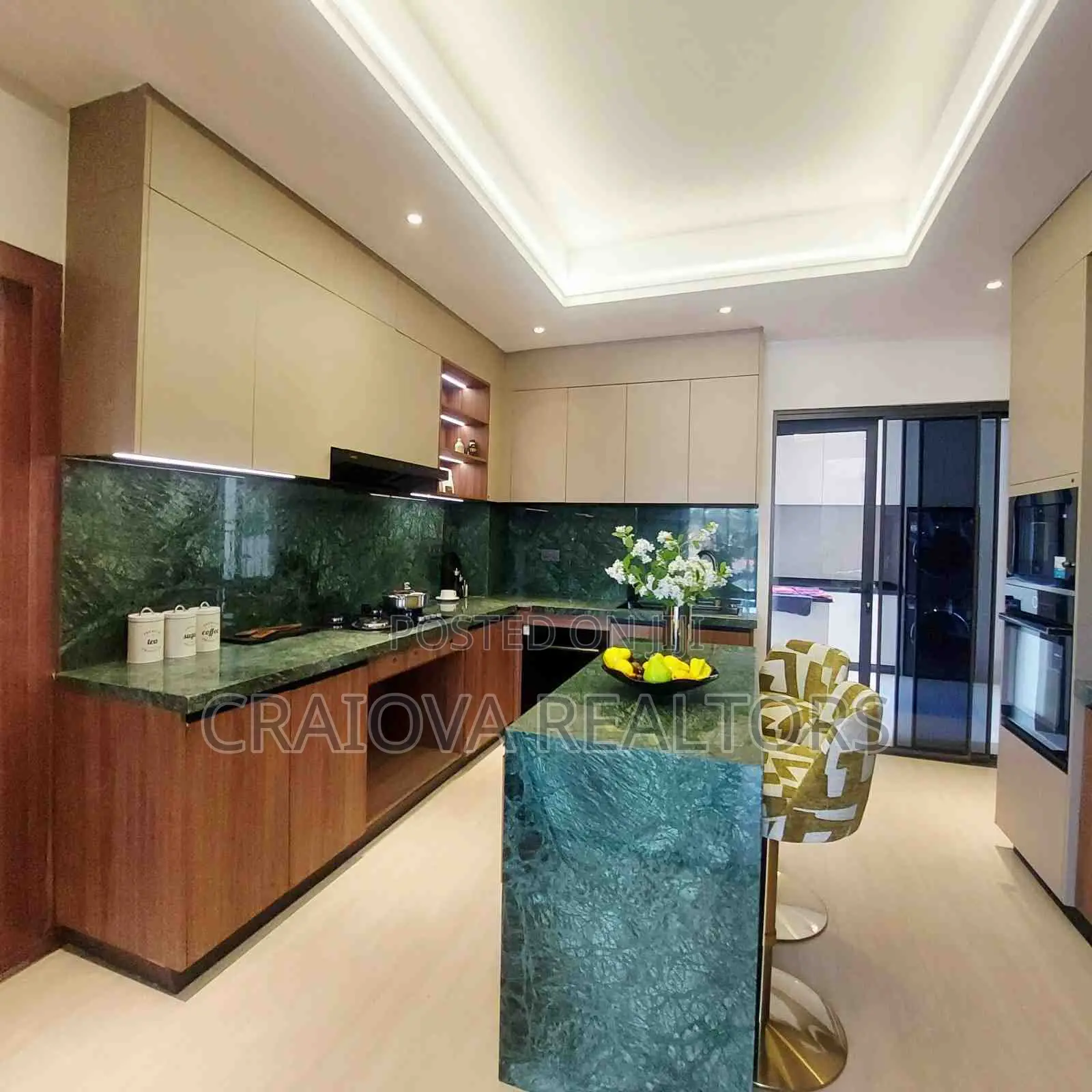 5bdrm Apartment in Spring Valley for sale