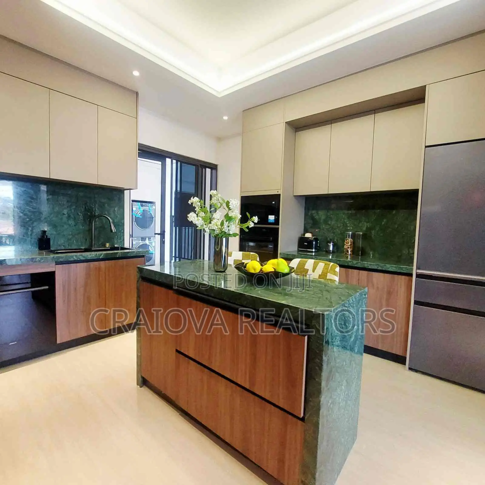 5bdrm Apartment in Spring Valley for sale