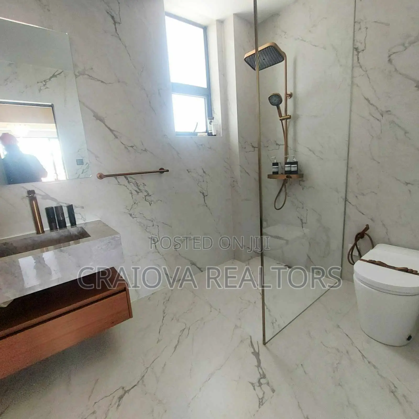5bdrm Apartment in Spring Valley for sale