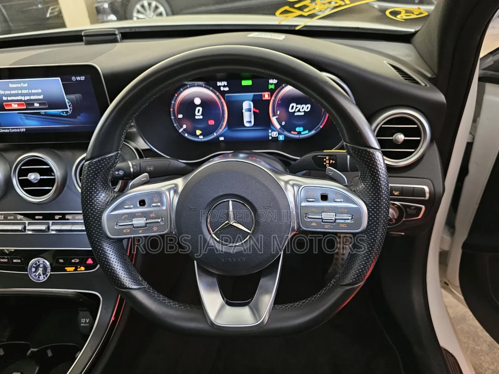 Mercedes-Benz C200 2020 Pearl