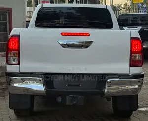 Toyota Hilux 2022 White