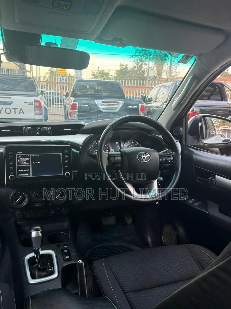 Toyota Hilux 2022 White
