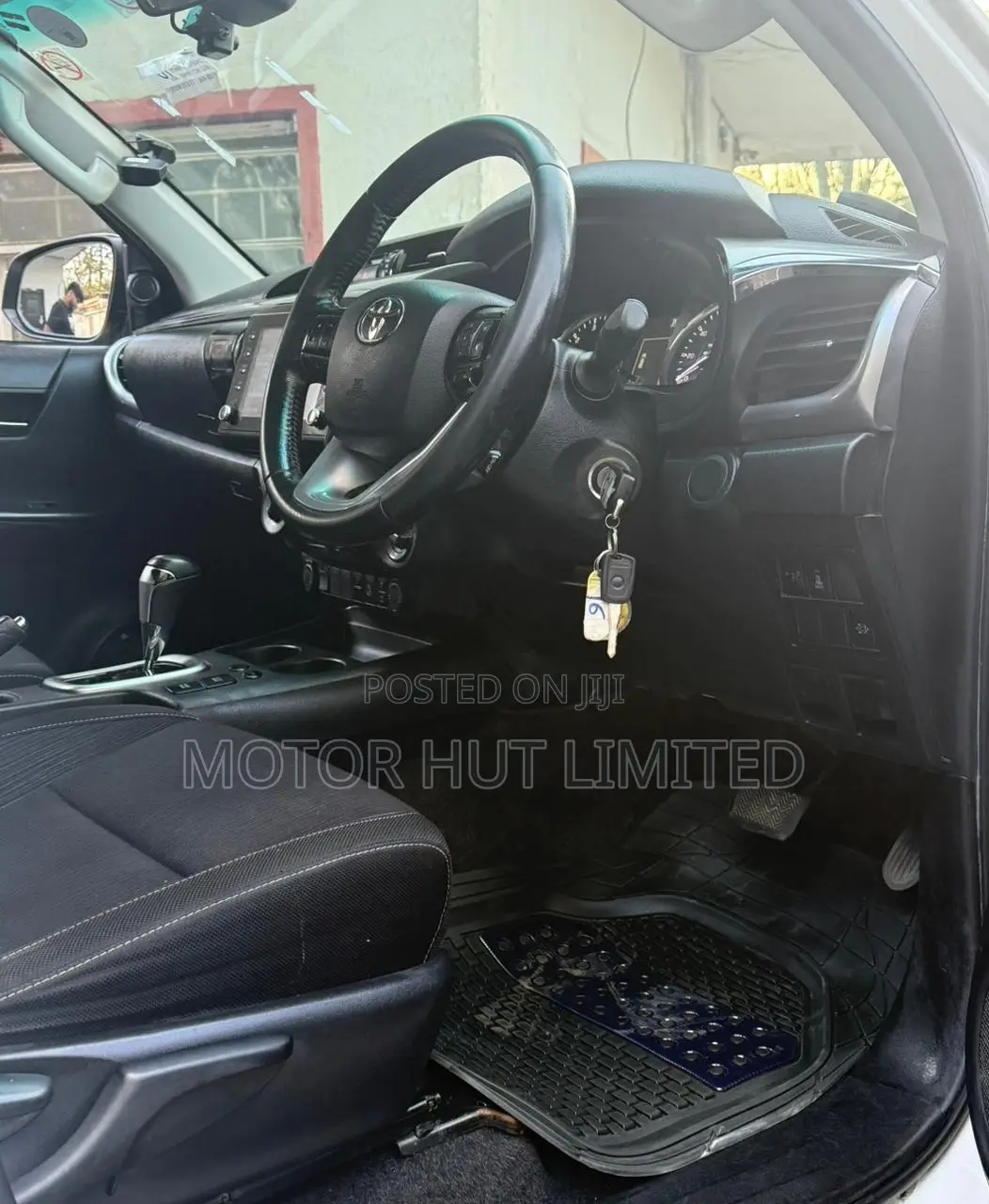 Toyota Hilux 2022 White