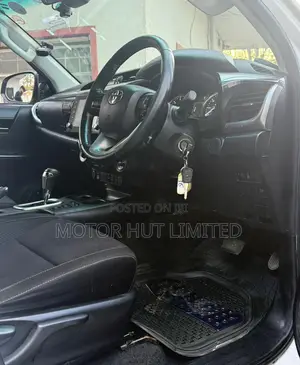 Toyota Hilux 2022 White
