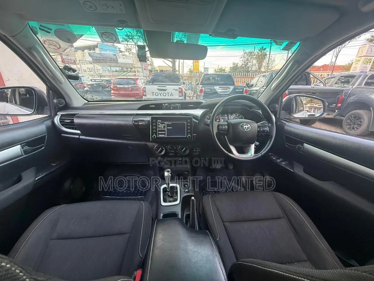 Toyota Hilux 2022 White