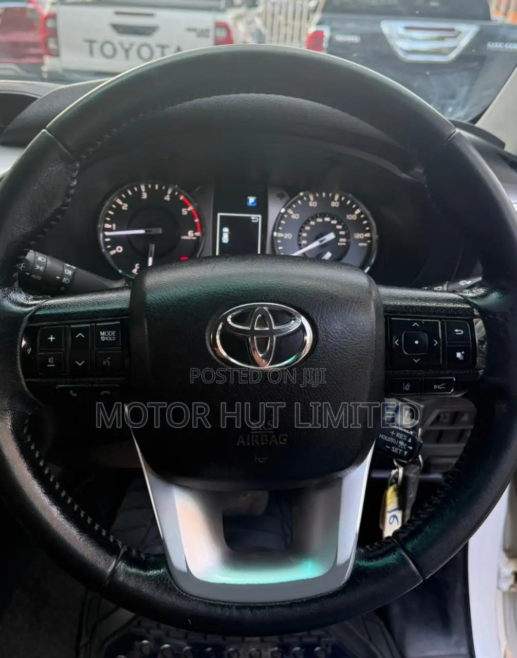 Toyota Hilux 2022 White