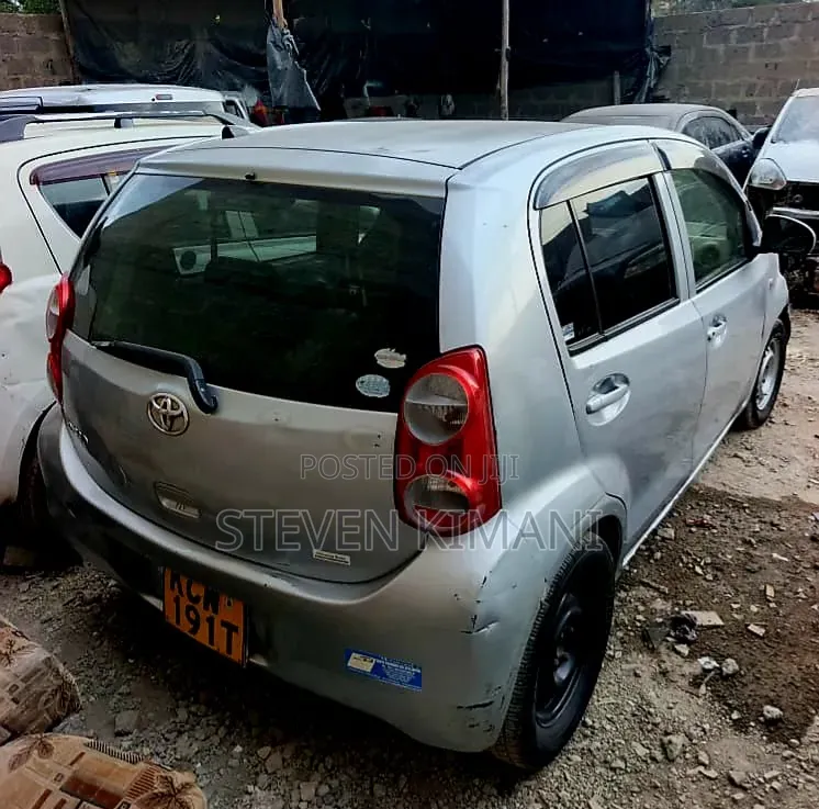 Toyota Passo 2012 Silver