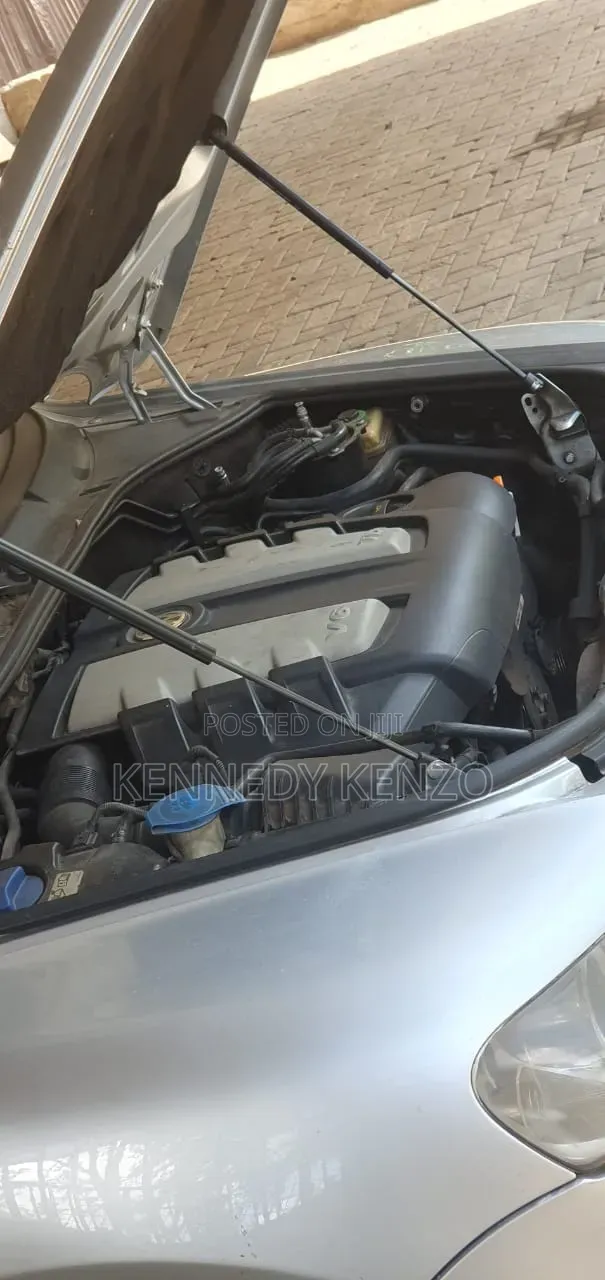 Volkswagen Touareg 2006 Gray