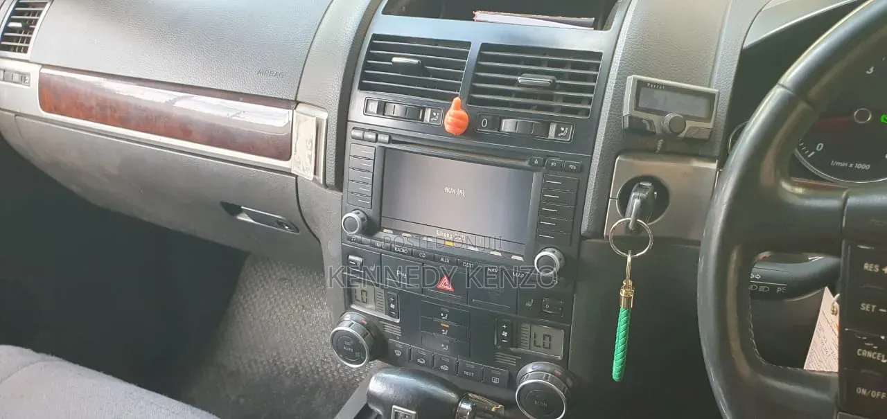Volkswagen Touareg 2006 Gray