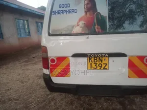 Toyota HiAce 2006 White