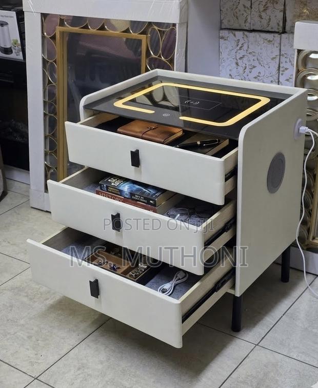 π White Smart Bedside Table With Three Pull-Out Drawers, a Glass Top - main view