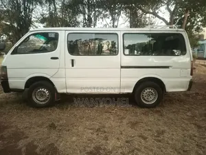 Toyota HiAce 2006 White