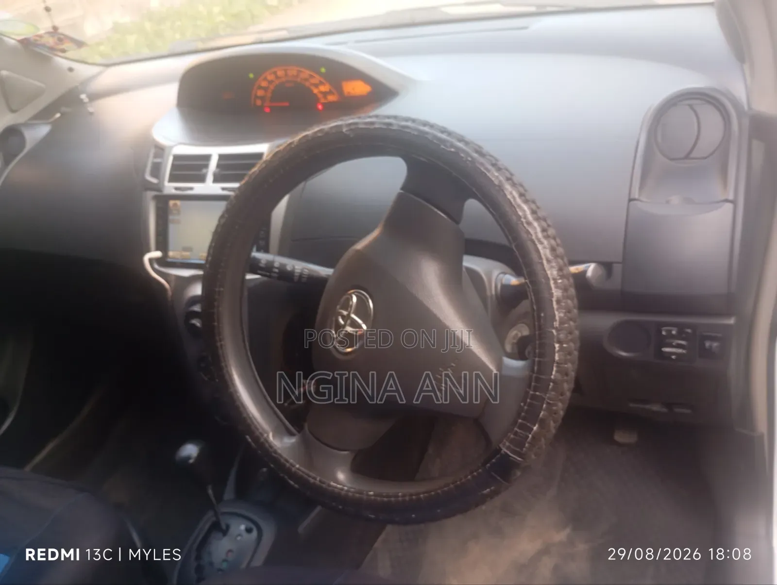 Toyota Vitz 2010 White