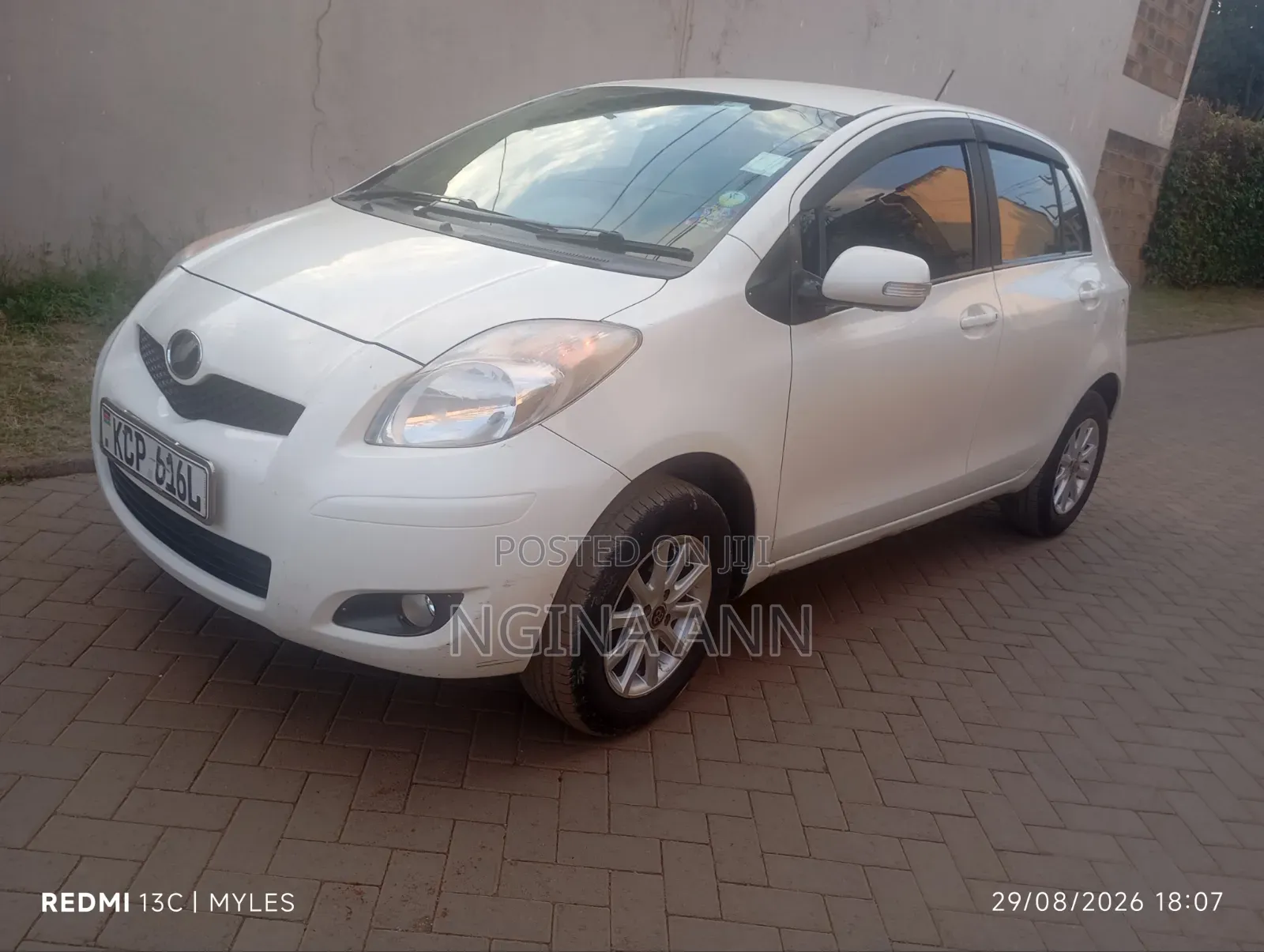 Toyota Vitz 2010 White