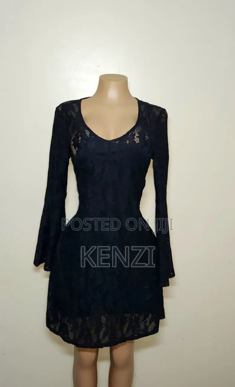 Black Short Lace Sleeves