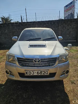 Toyota Hilux 2015 Silver