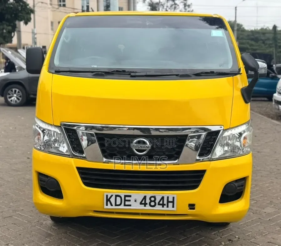 Nissan Caravan (Urvan) 2013 Yellow