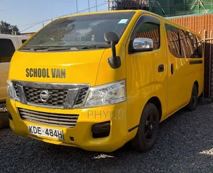Nissan Caravan (Urvan) 2013 Yellow