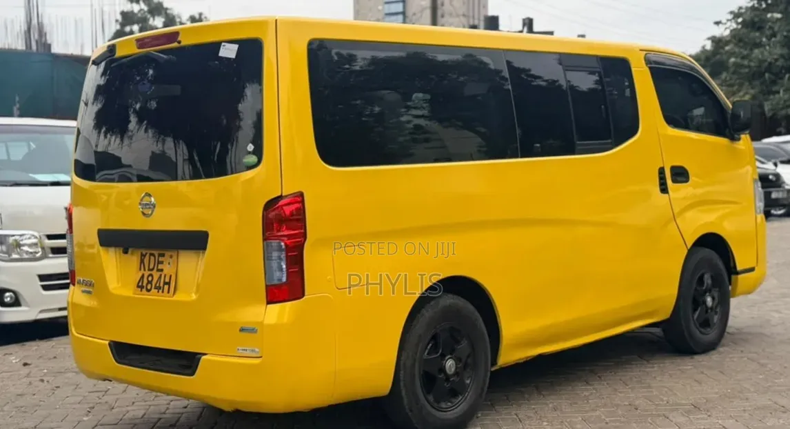 Nissan Caravan (Urvan) 2013 Yellow