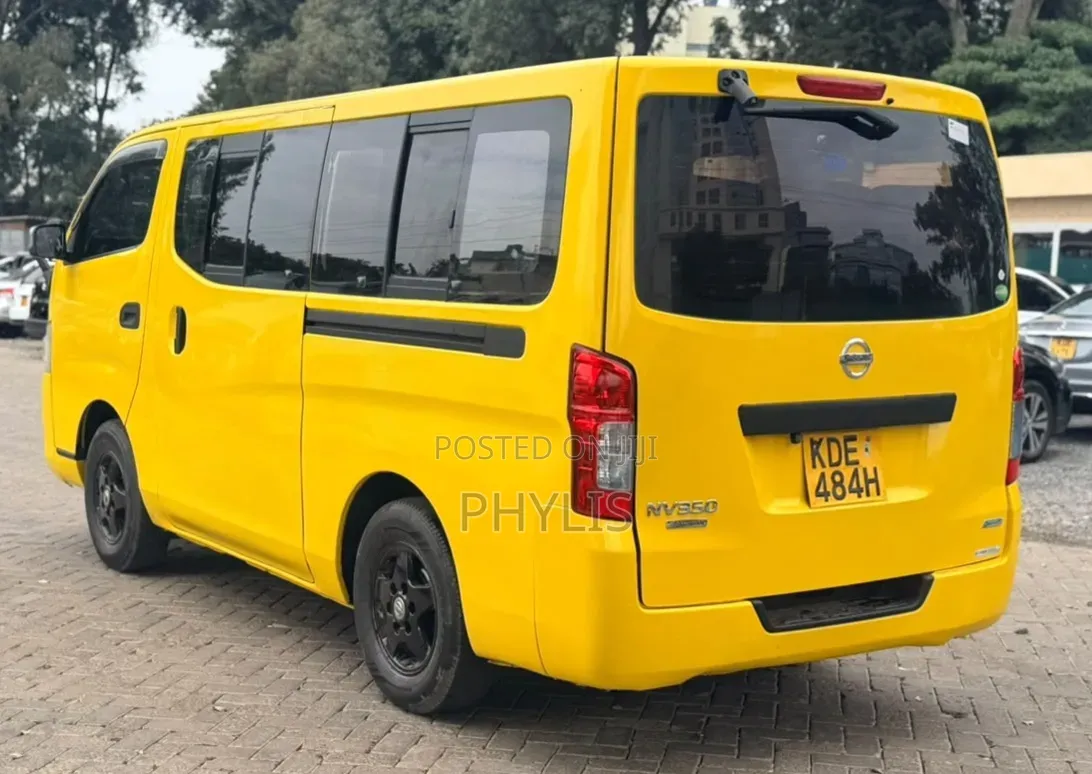 Nissan Caravan (Urvan) 2013 Yellow