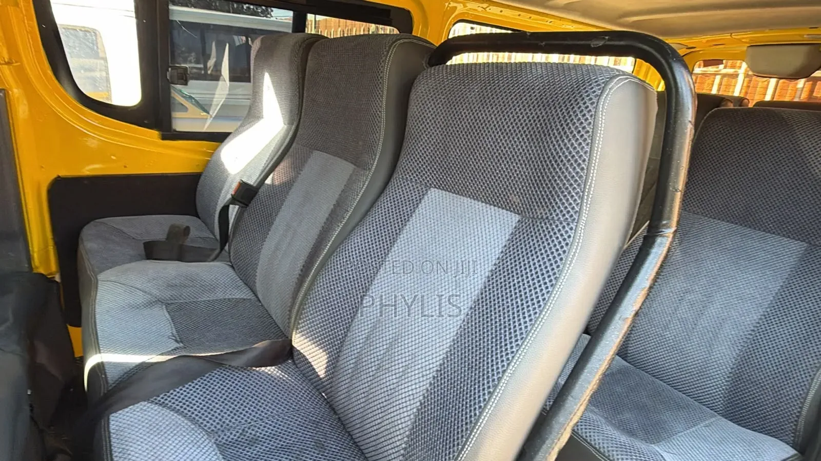 Nissan Caravan (Urvan) 2013 Yellow