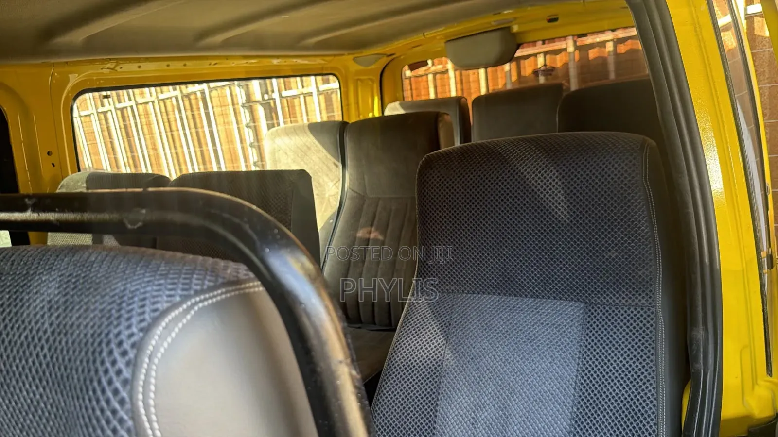 Nissan Caravan (Urvan) 2013 Yellow