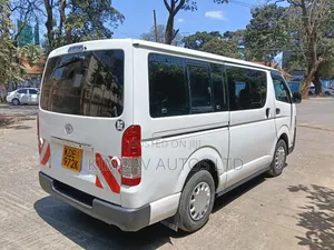 Toyota HiAce 2014 White