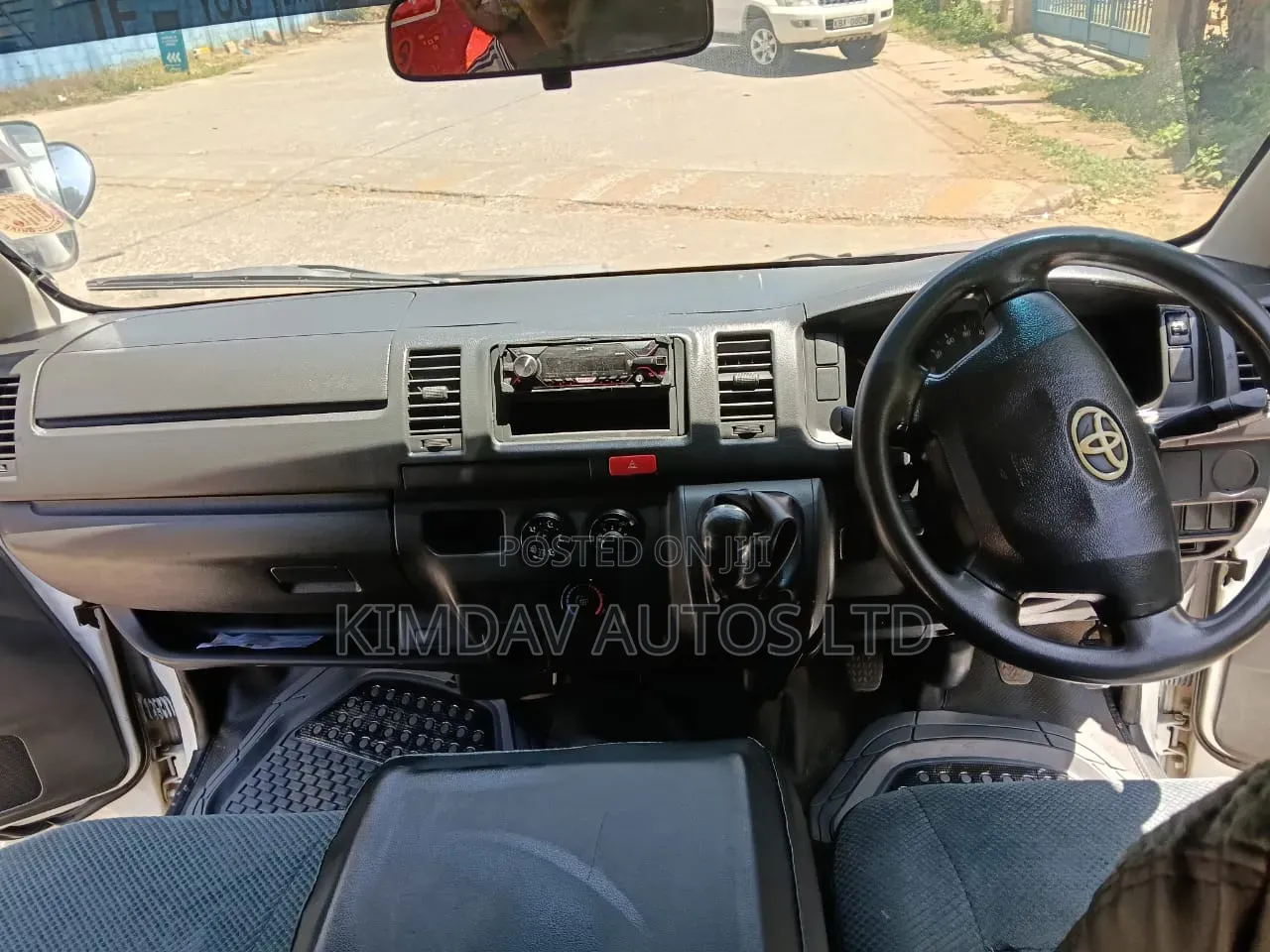 Toyota HiAce 2014 White