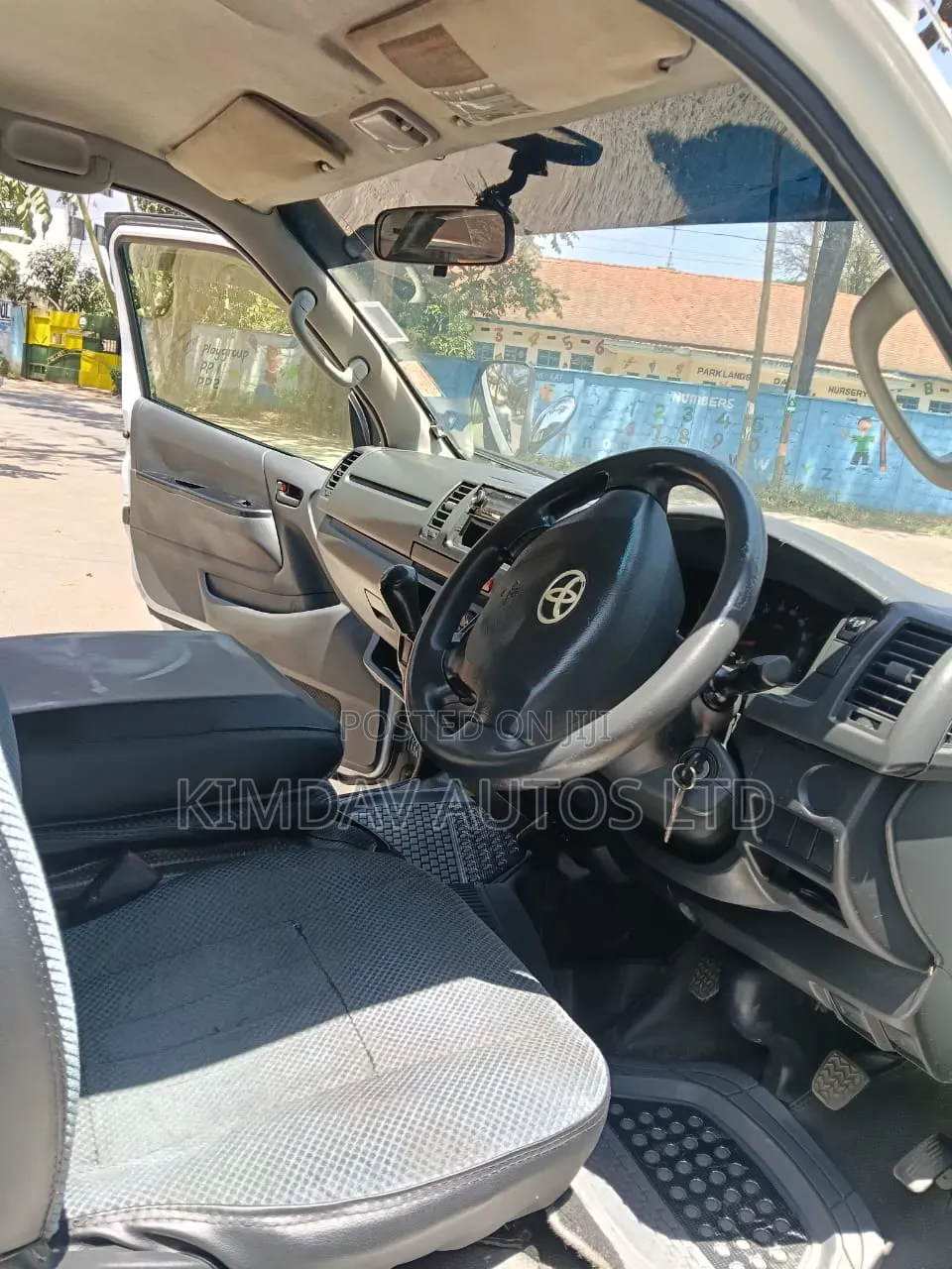Toyota HiAce 2014 White