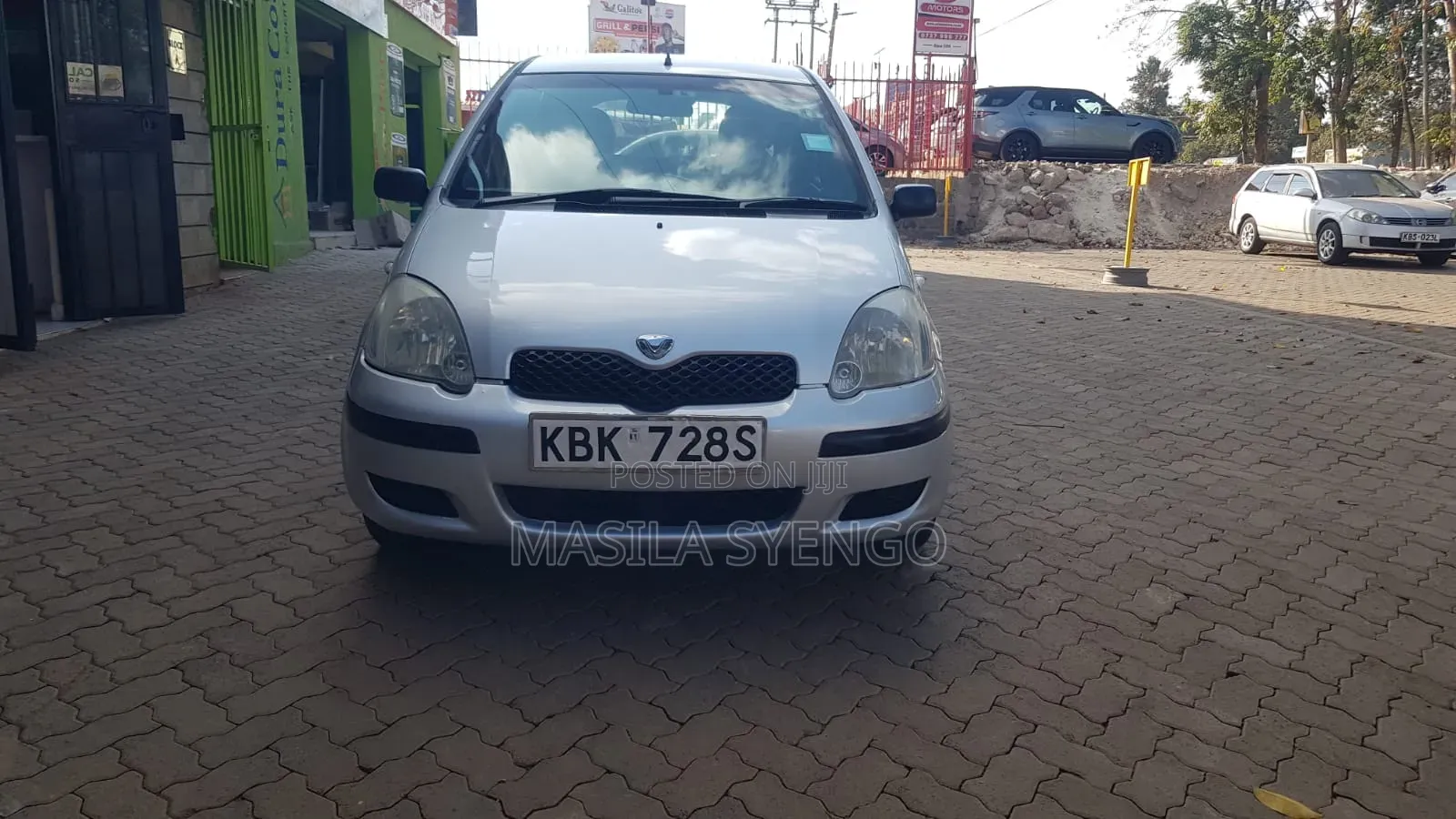 Toyota Vitz 2002 Silver