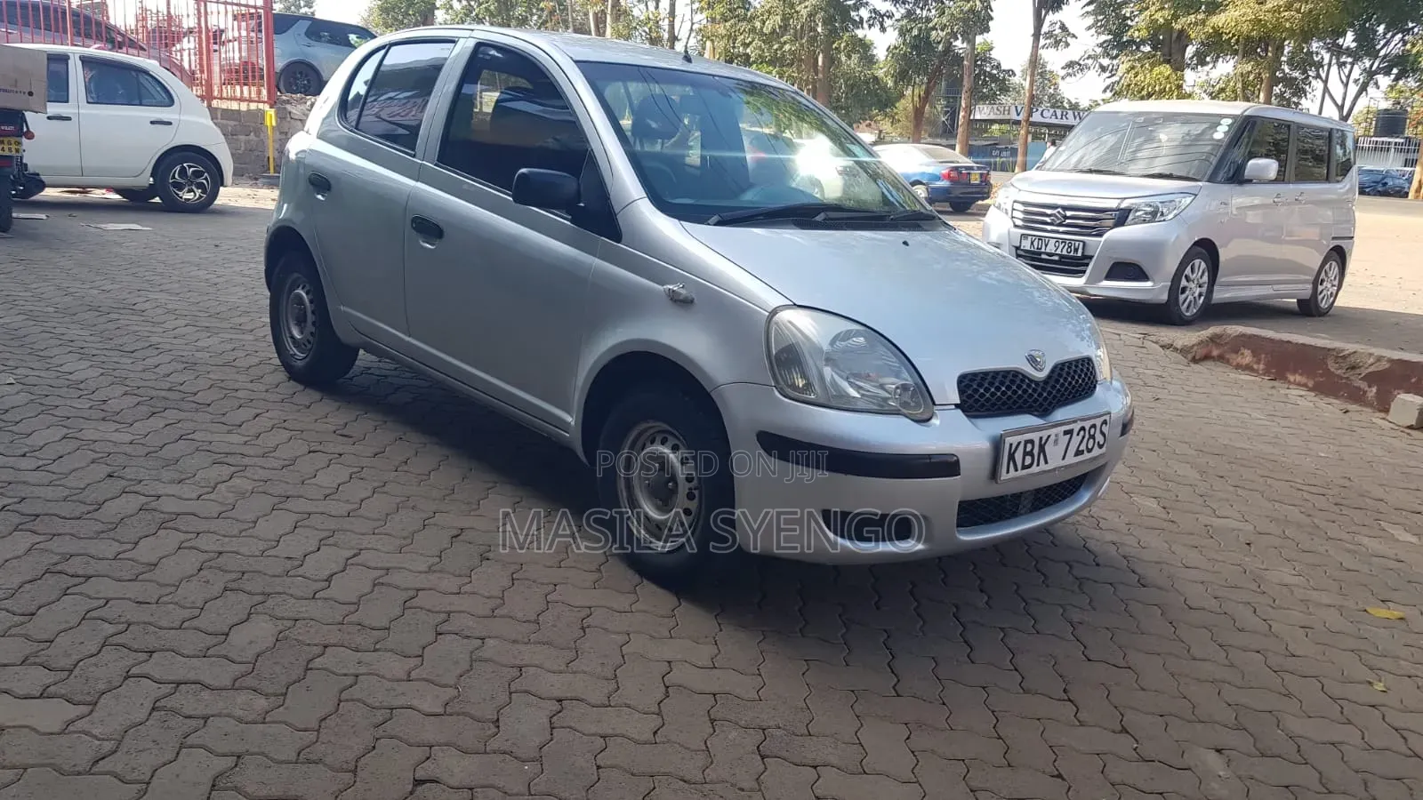 Toyota Vitz 2002 Silver
