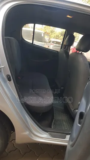 Toyota Vitz 2002 Silver