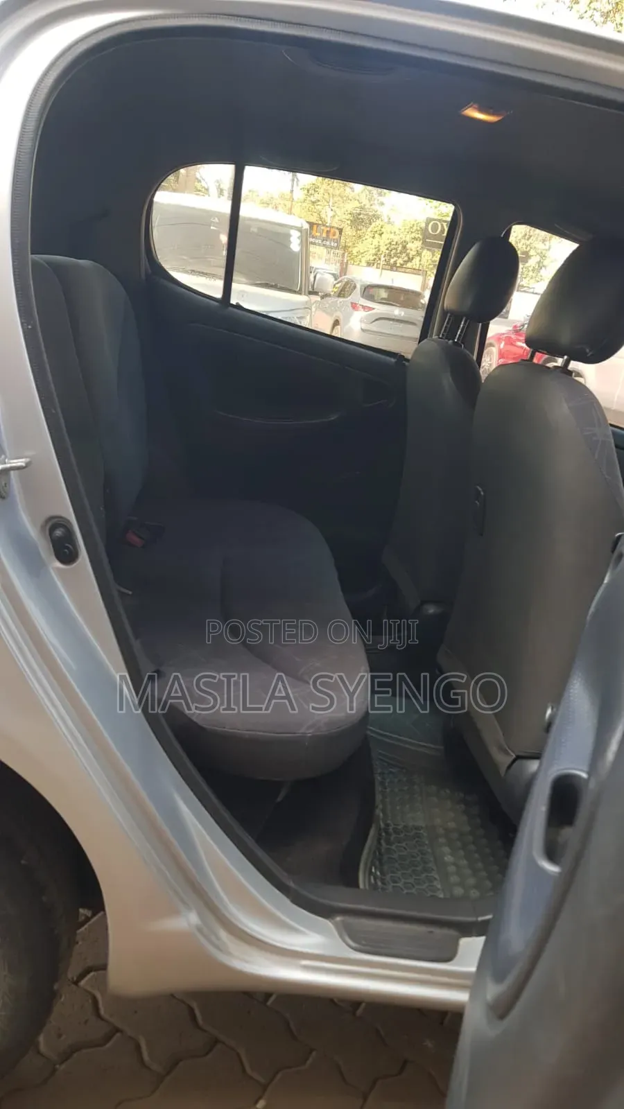 Toyota Vitz 2002 Silver