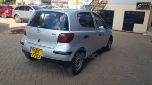 Toyota Vitz 2002 Silver