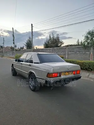 Mercedes-Benz E200 1996 Silver