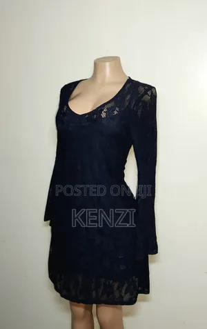 Black Short Lace Sleeves