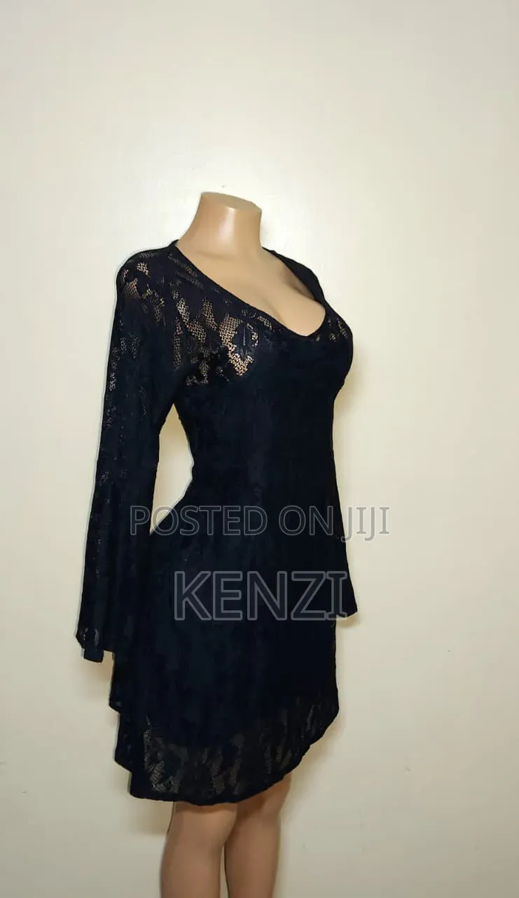 Black Short Lace Sleeves