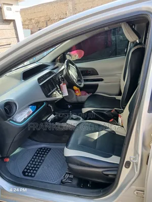 Toyota Aqua 2012 Silver