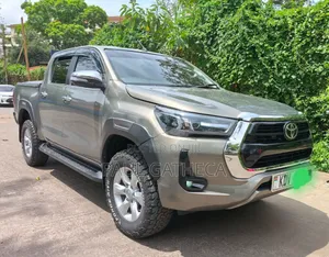 Toyota Hilux 2022 Gray