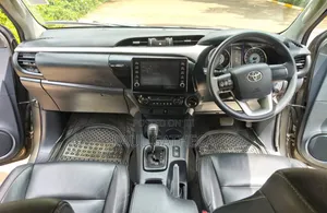 Toyota Hilux 2022 Gray