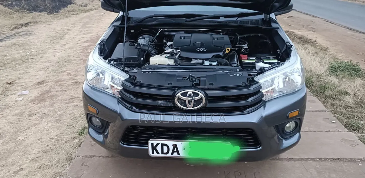 Toyota Hilux 2020 Gray