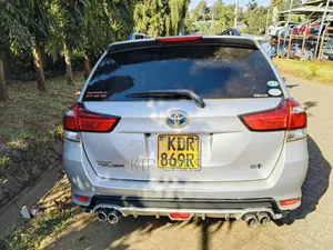 Toyota Corolla Fielder 2017 Silver