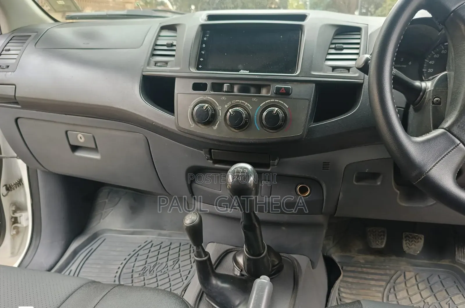 Toyota Hilux 2012 White