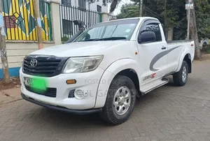 Toyota Hilux 2012 White