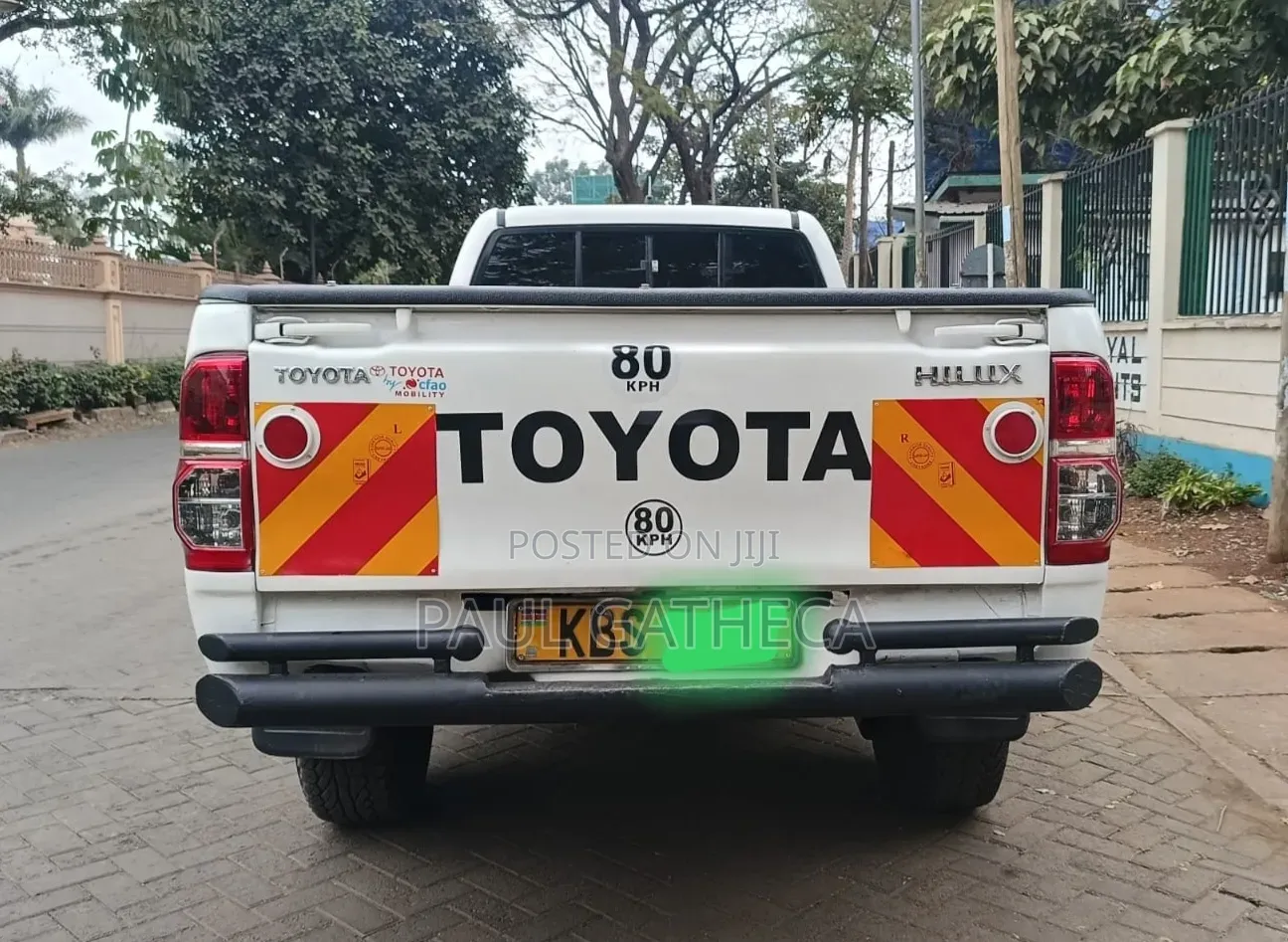 Toyota Hilux 2012 White