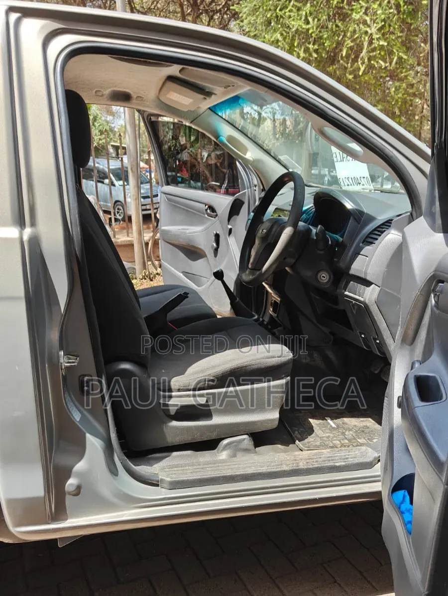 Isuzu D-MAX 2021 Gray