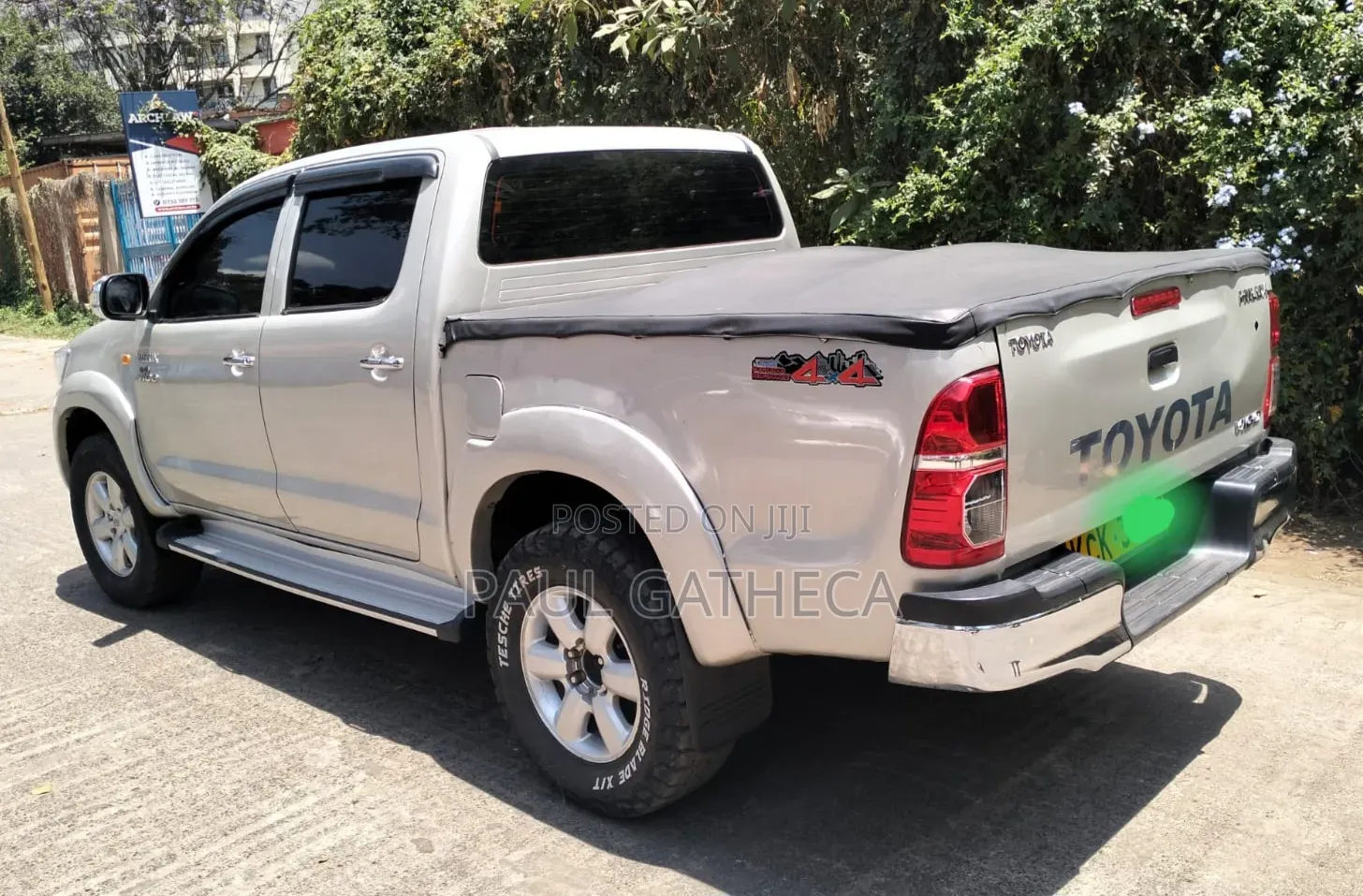 Toyota Hilux 2010 White