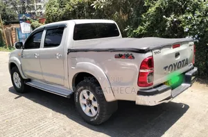 Toyota Hilux 2010 White