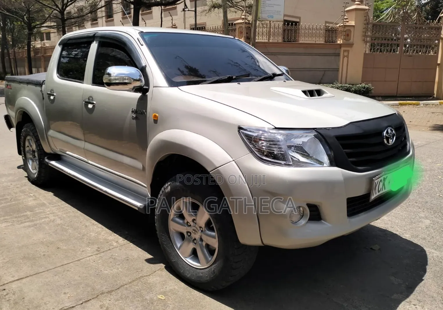 Toyota Hilux 2010 White